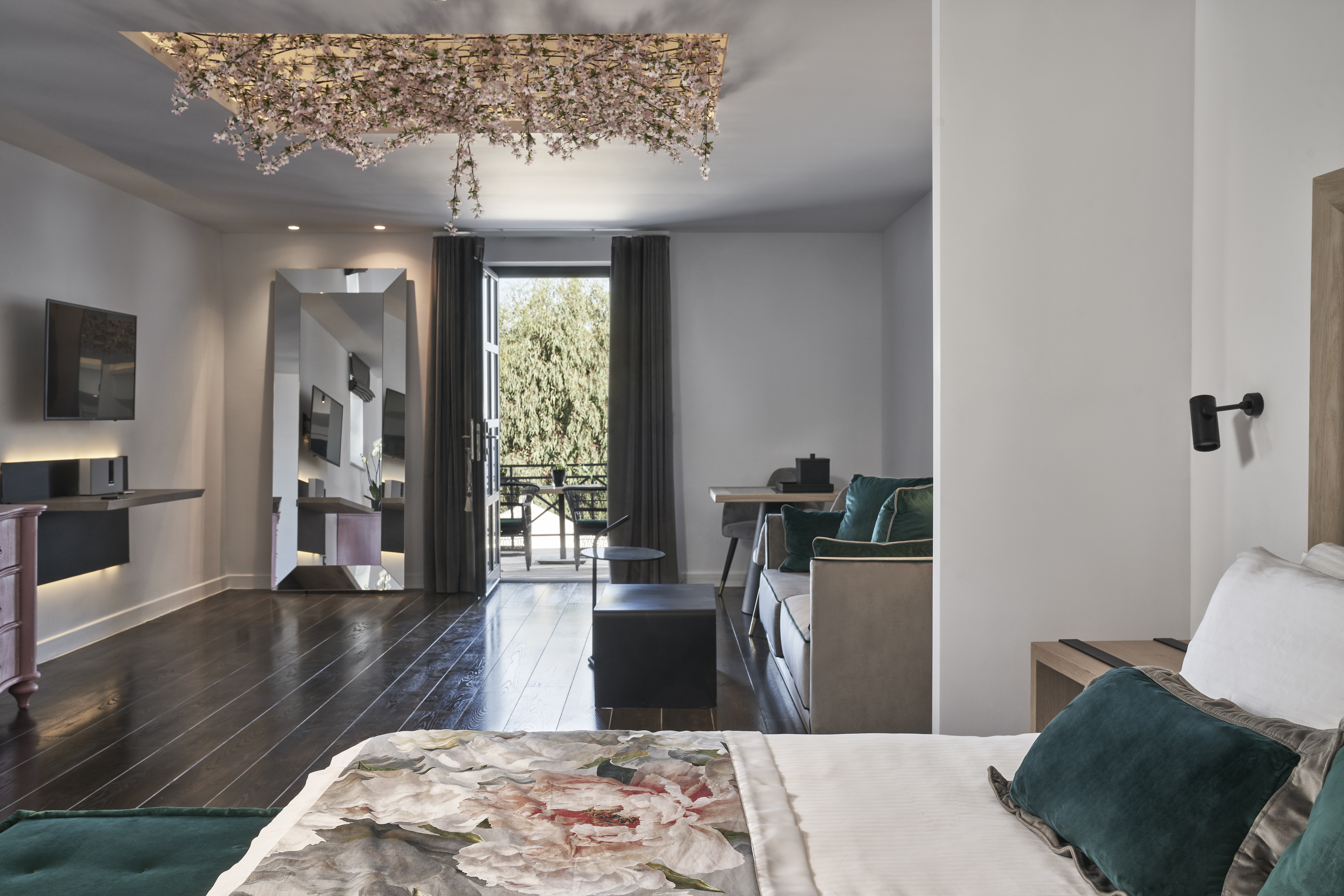 Katikies Garden Junior Suite