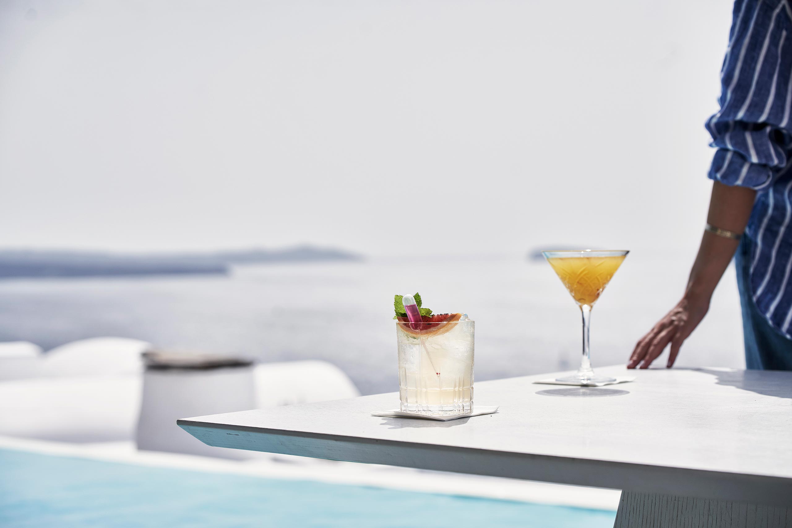 Katikies Hotel Santorini Pool Bar 00364 2021