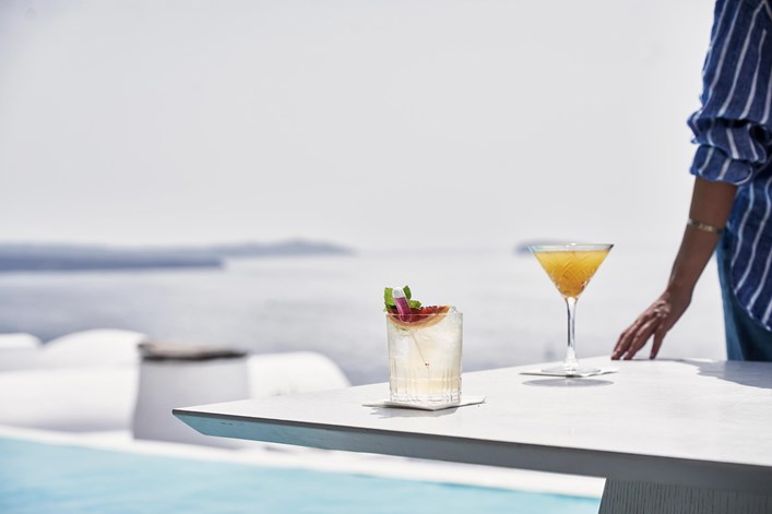 Katikies Hotel Santorini Pool Bar 00364 2021