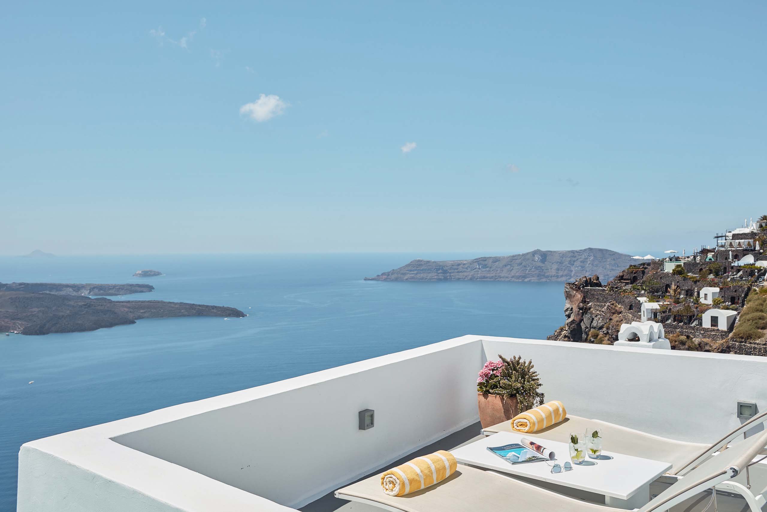 Katikies Chromata Santorini Honeymoon Suite Photo 7