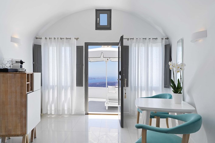 Katikies Chromata Santorini Junior Suite