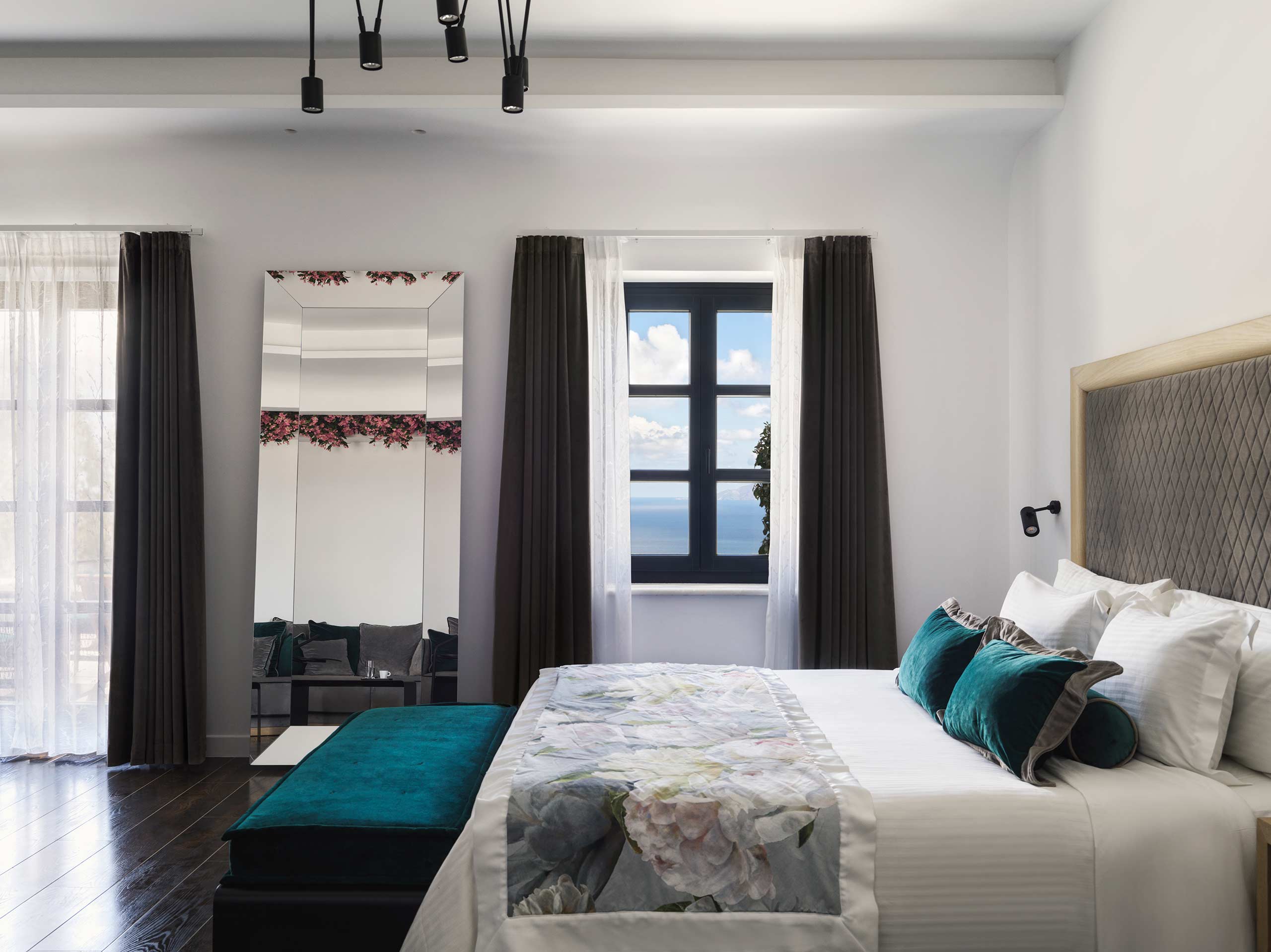 Katikies Garden Hotel Santorini Senior Suite Sea View (3)