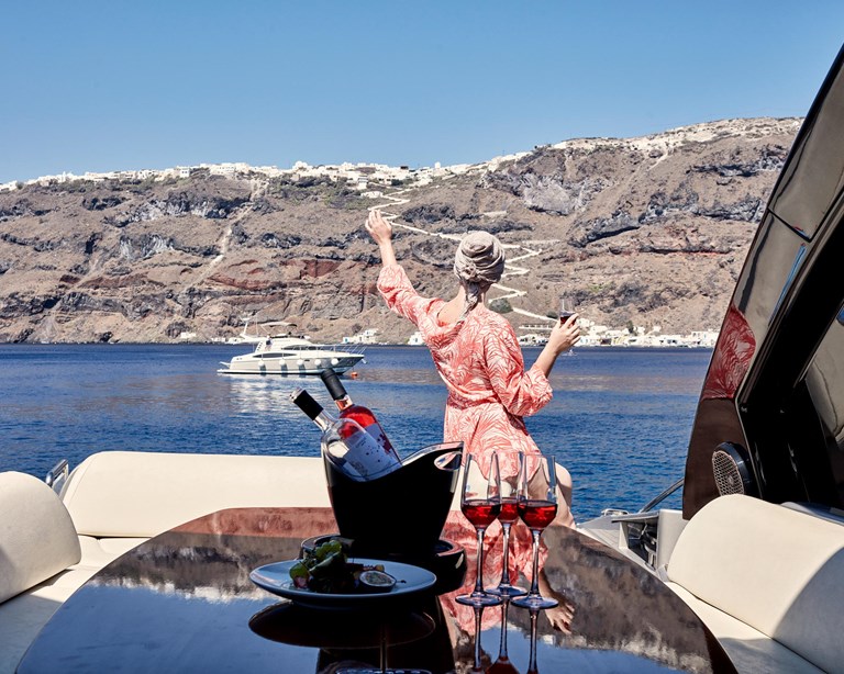 Katikies Club Santorini Experiences Yachting Q1A9224